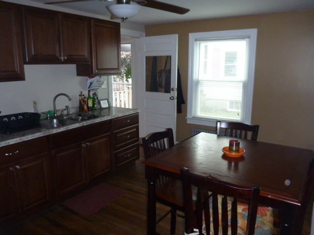 365 Hall St - Photo 3 of 6