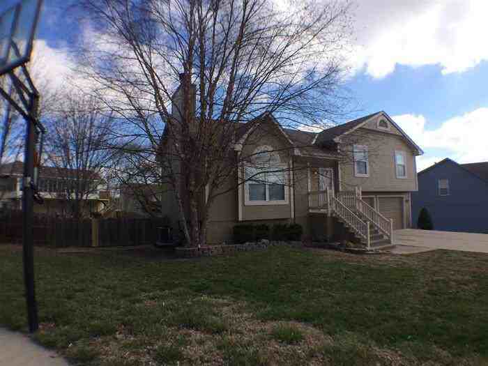 1304 White Oak Pl - Photo 2 of 17