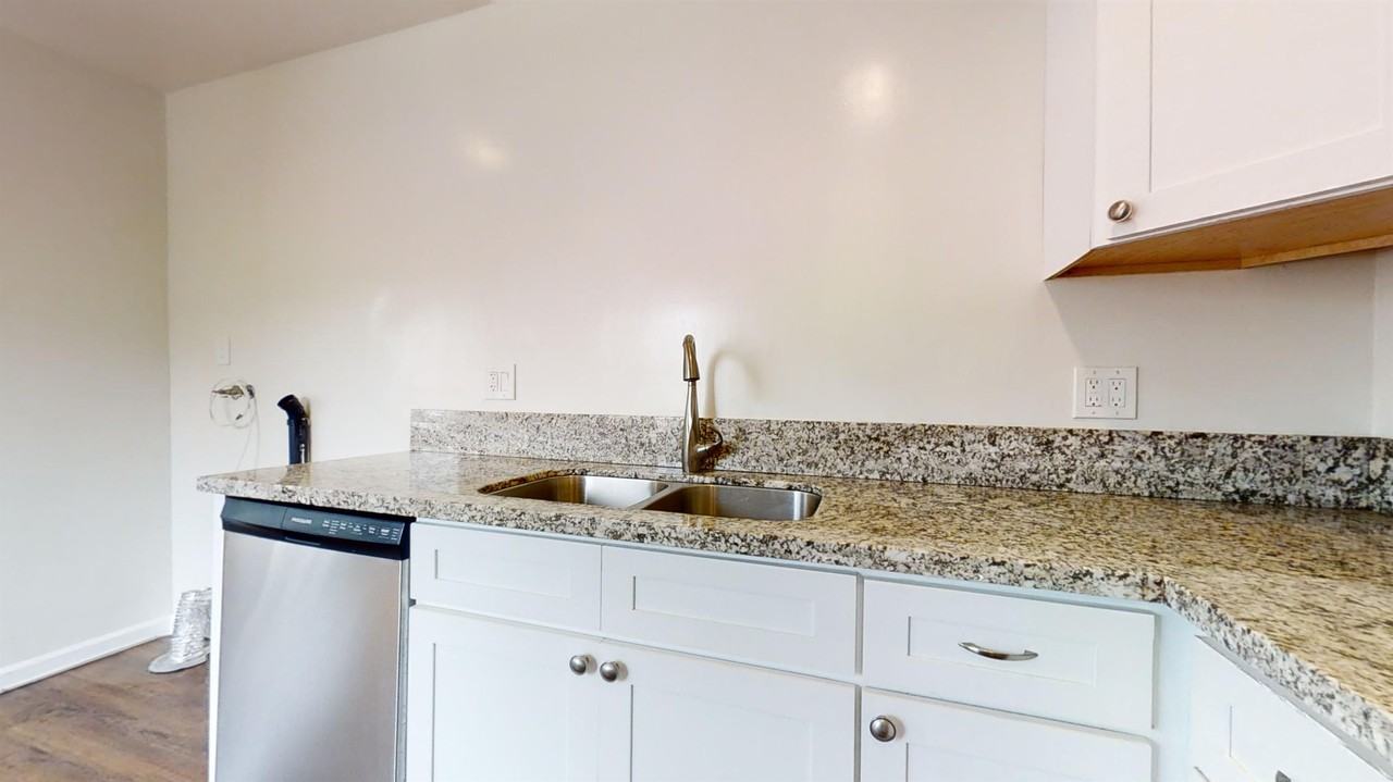 2619 Gates Ave - Photo 3 of 16