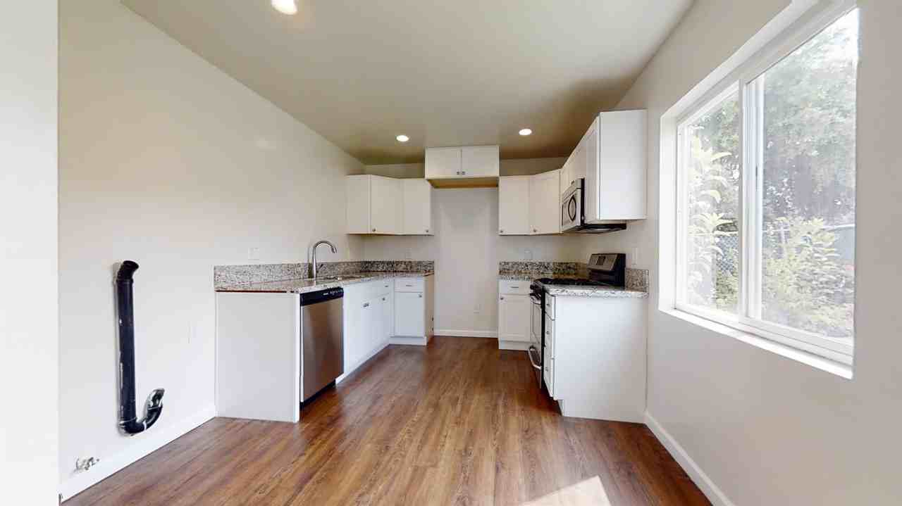 2619 Gates Ave - Photo 4 of 16