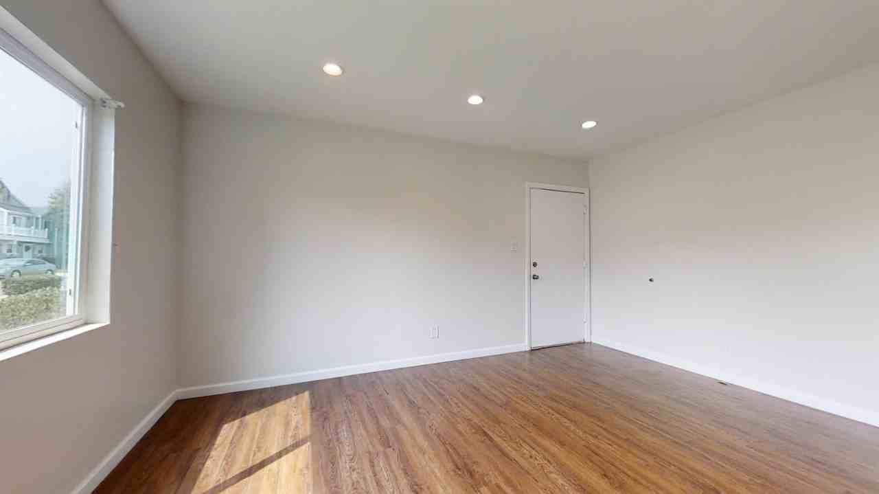 2619 Gates Ave - Photo 5 of 16