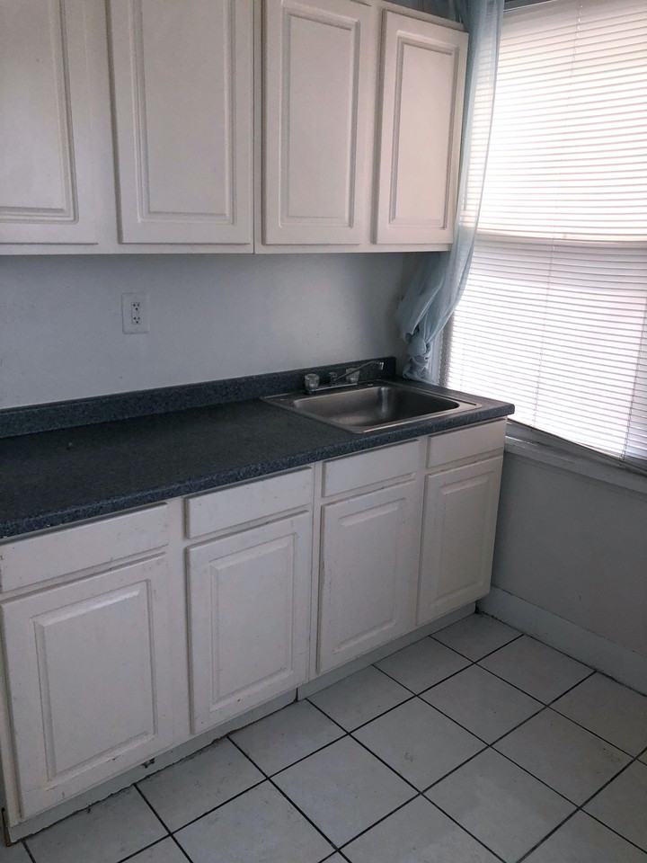 2901 2901 Hillen Dr - 2901A - Photo 2 of 8