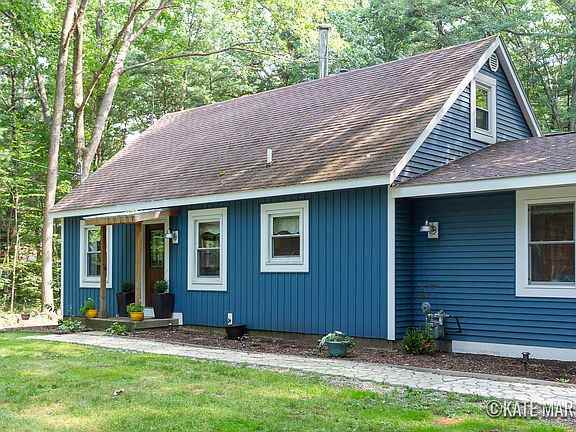 3157 53rd Street - Photo 2 of 6