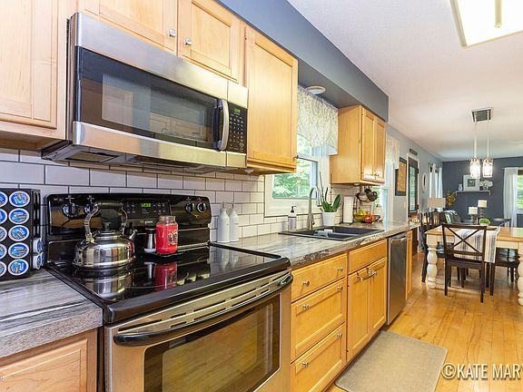 3157 53rd Street - Photo 3 of 6