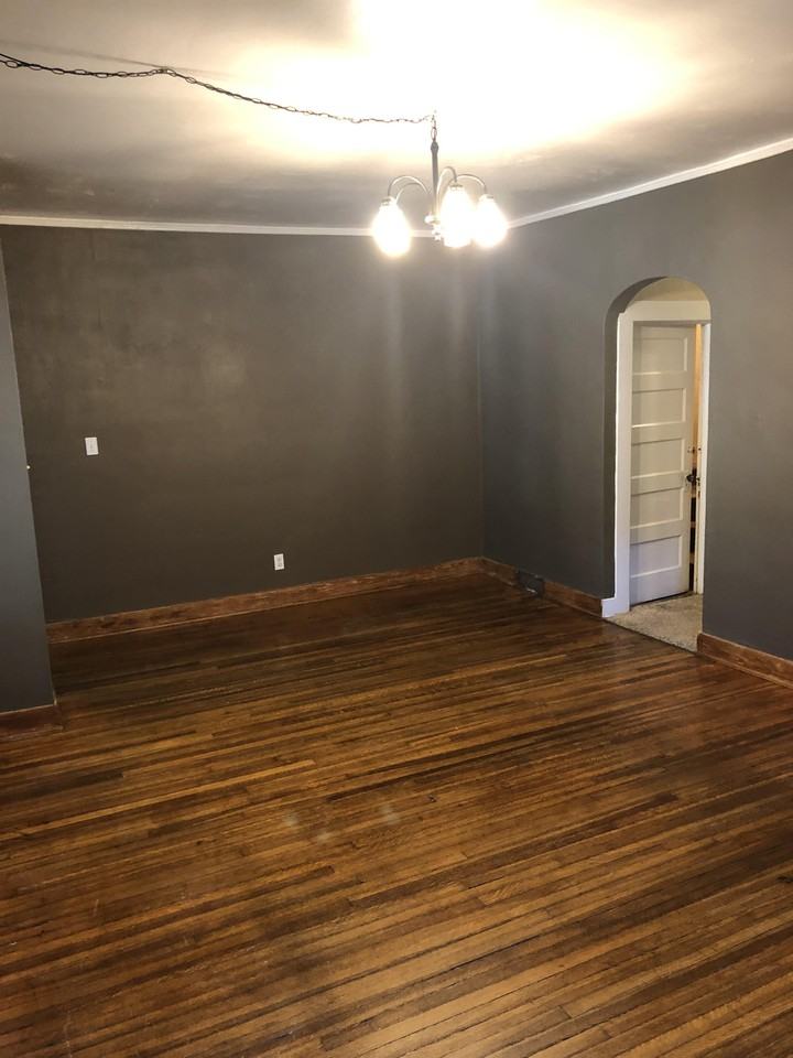 1009 25th St - Photo 3 of 15