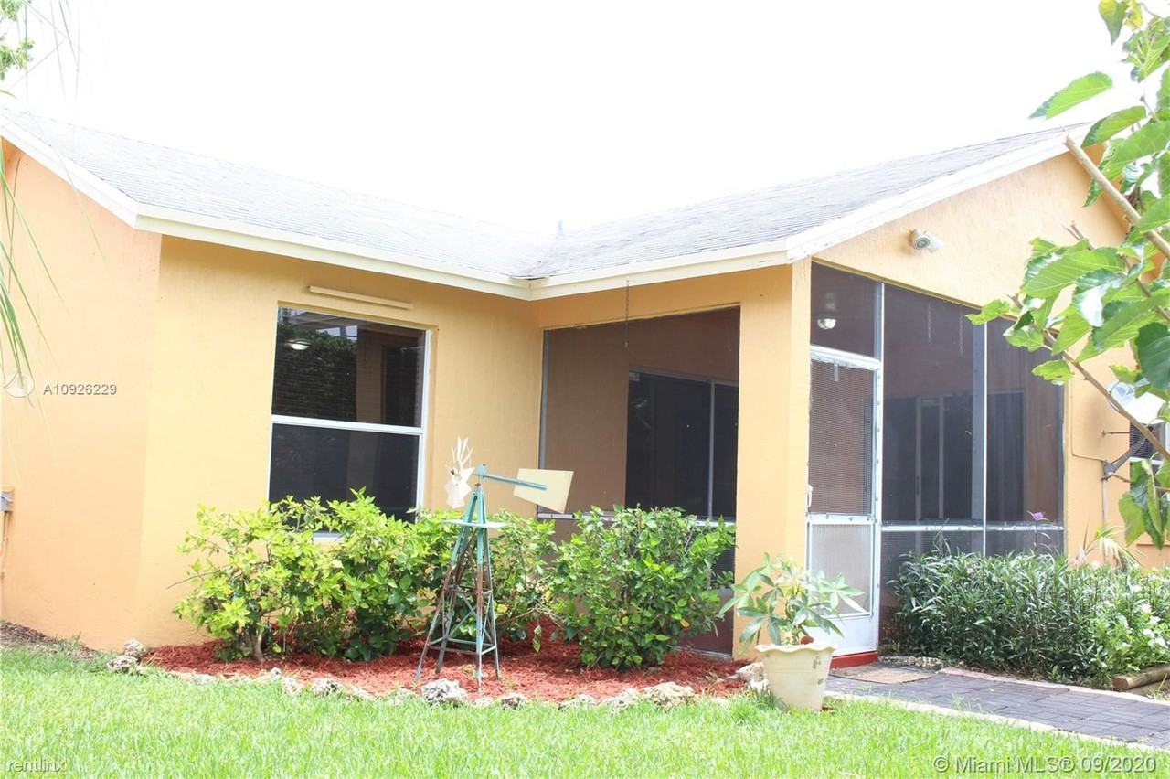 12752 Sw 250th Ter - Photo 2 of 7