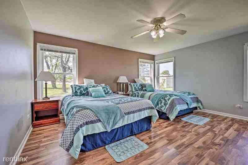 5996 Sawyer Rd - Photo 3 of 20