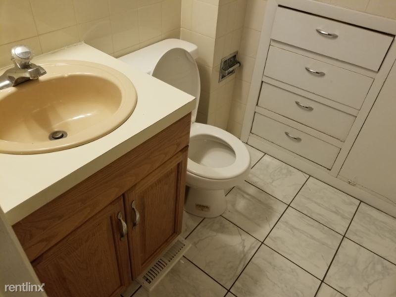 7346 7346 W 57th Place Summit Il #2 - Photo 3 of 12