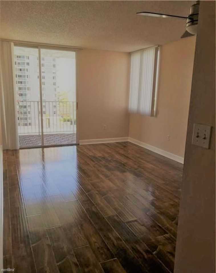 800 N Miami Ave - Photo 2 of 9