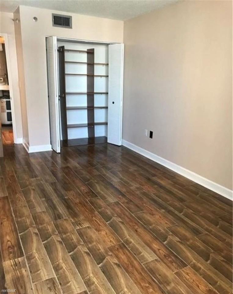 800 N Miami Ave - Photo 3 of 9