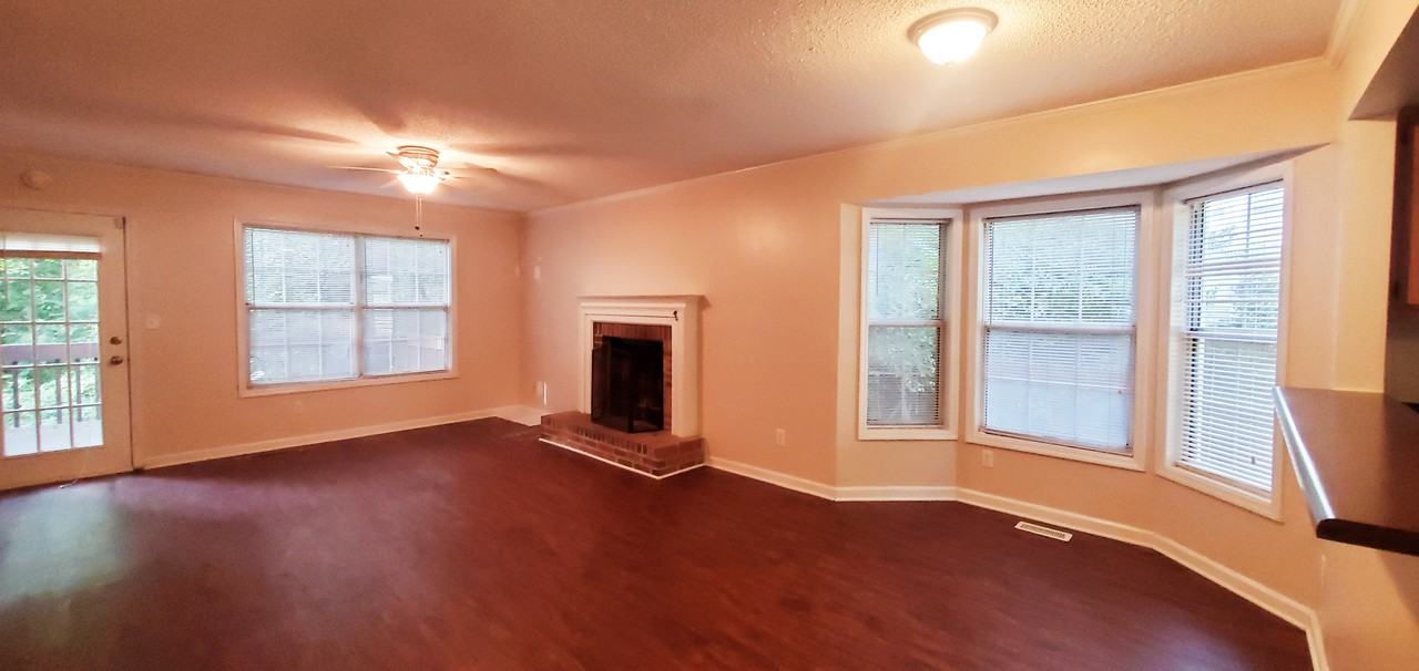 5196 Laurel Bridge Ct Se