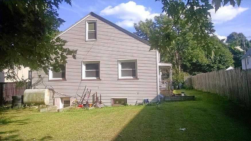 258 Center St - Photo 2 of 11