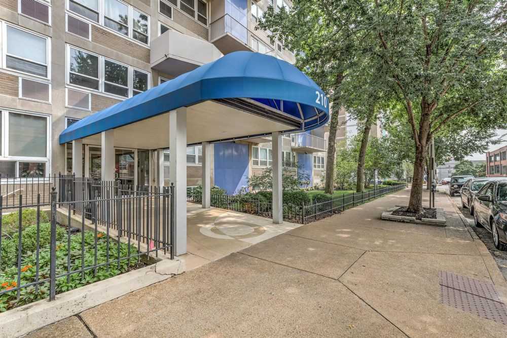 210 210 North 17th Street - 401 - Photo 2 of 25