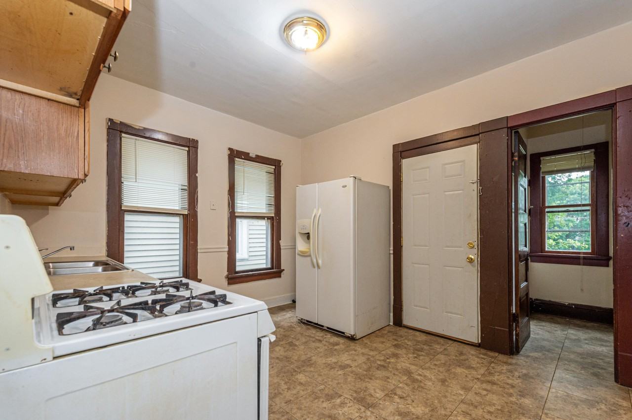 2439 N 37th St - Photo 3 of 10