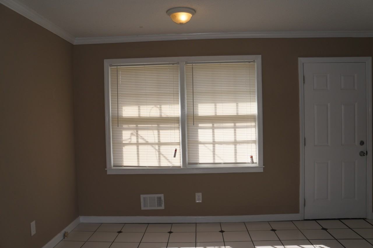 225 Oak Glenn Dr - Photo 3 of 7