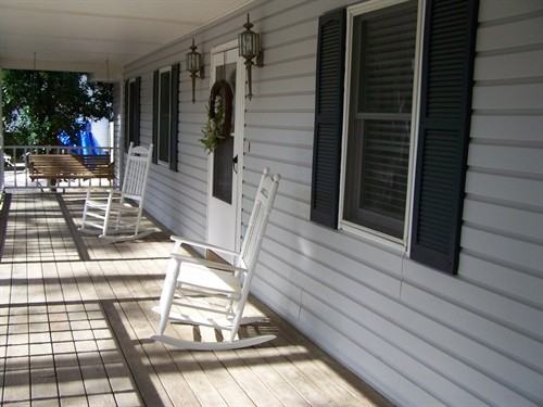 135 Laurel Oak Ln - Photo 2 of 7