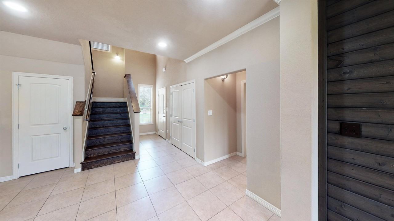 1102 Milner Dr - Photo 2 of 13