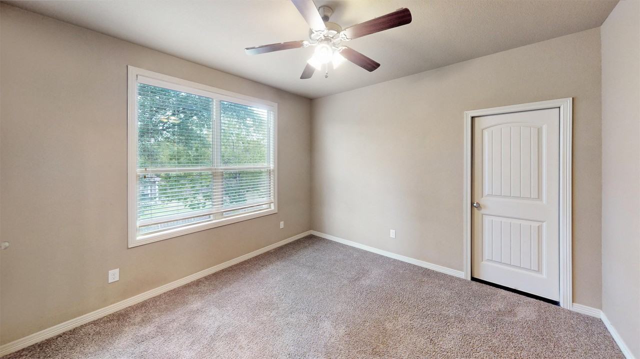 1102 Milner Dr - Photo 3 of 13