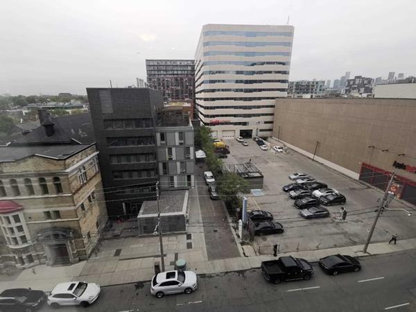 525 Adelaide Street West #809