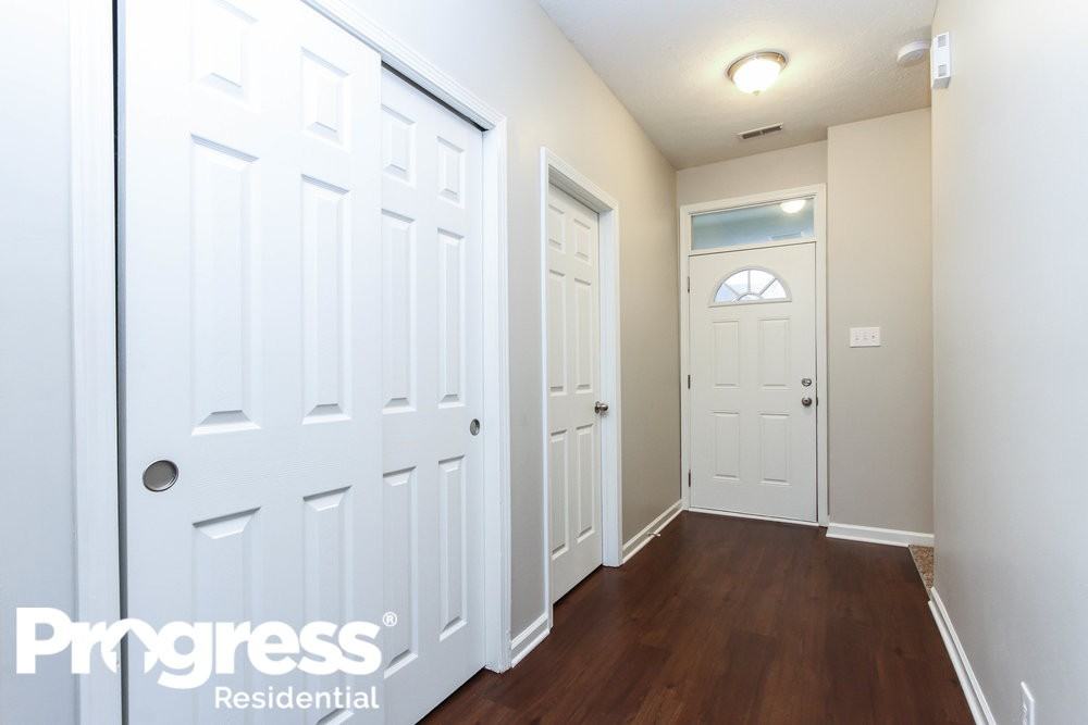 7902 Valley Stream Dr - Photo 2 of 15