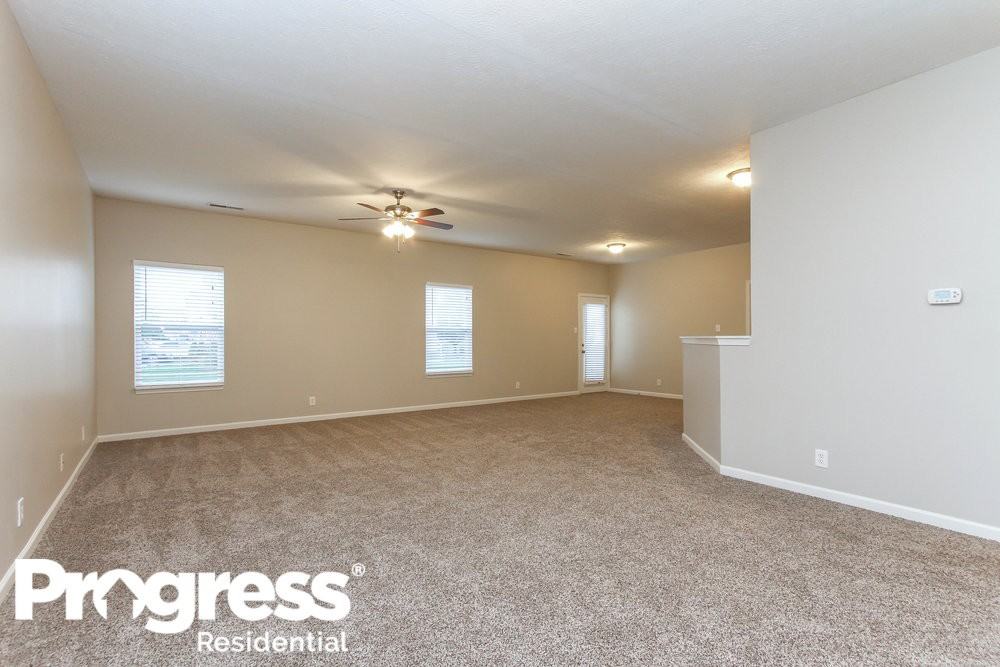 7902 Valley Stream Dr - Photo 3 of 15