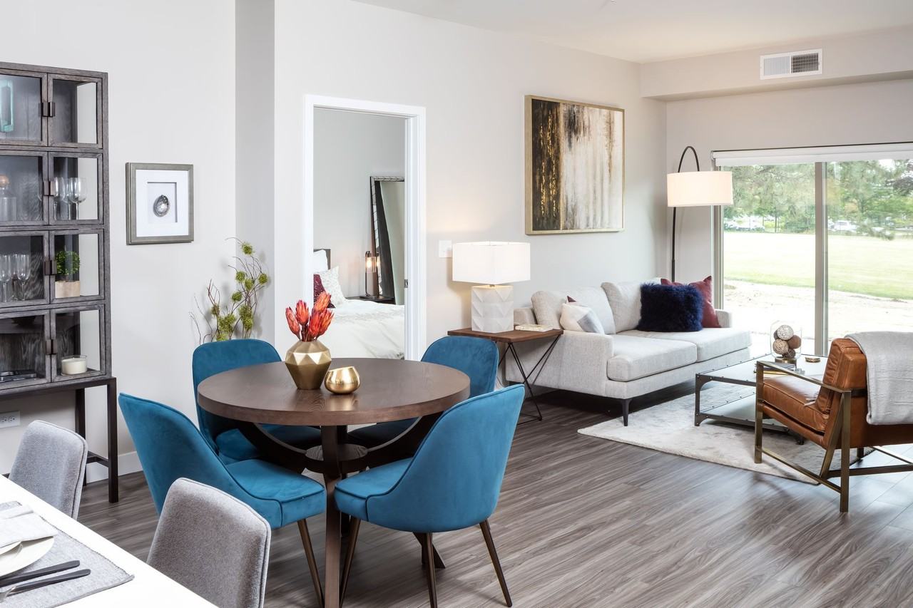 Uptown La Grange - Photo 3 of 34