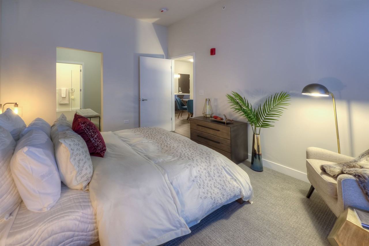 Uptown La Grange - Photo 5 of 34