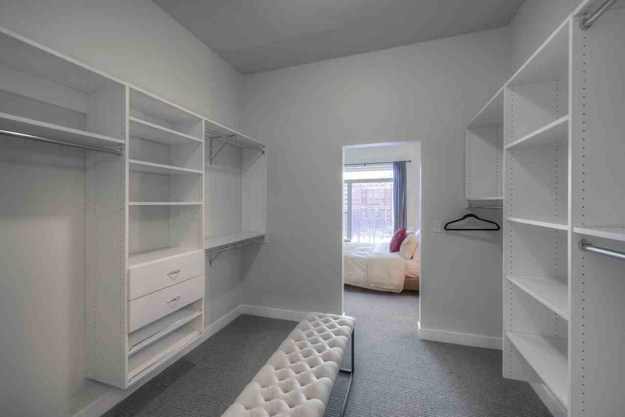 Uptown La Grange - Photo 6 of 34