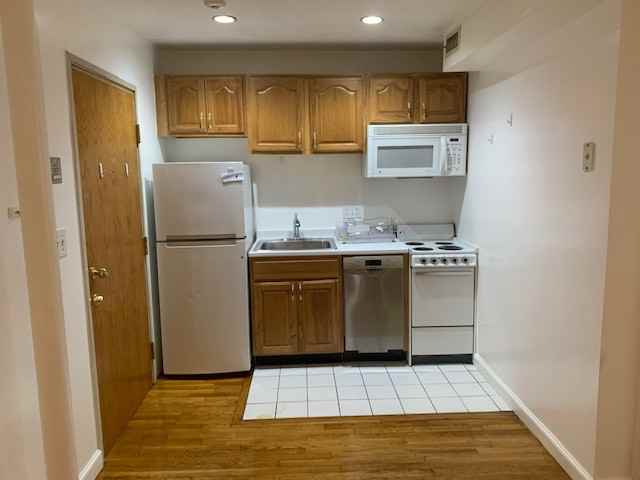 23 Snow Hill Street #909