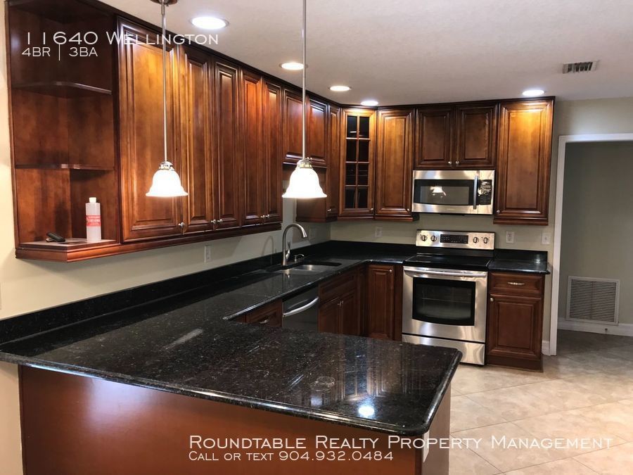 11640 Wellington Way - Photo 2 of 38