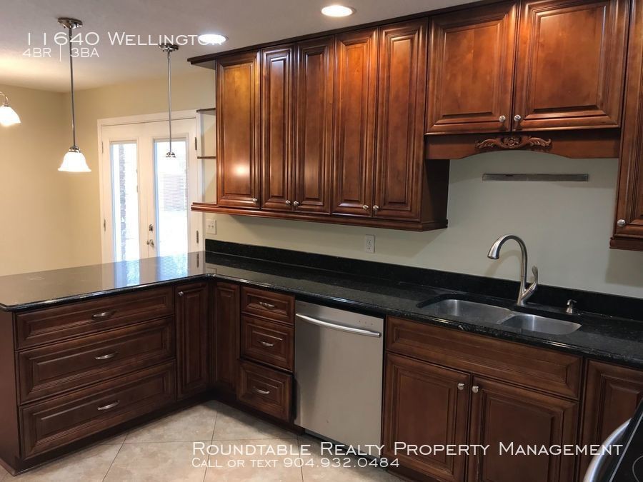 11640 Wellington Way - Photo 3 of 38