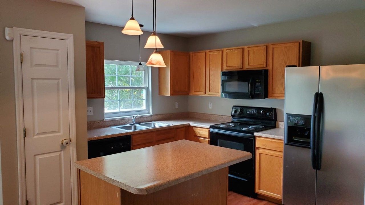 399 Montclair Tower Dr - Photo 2 of 20