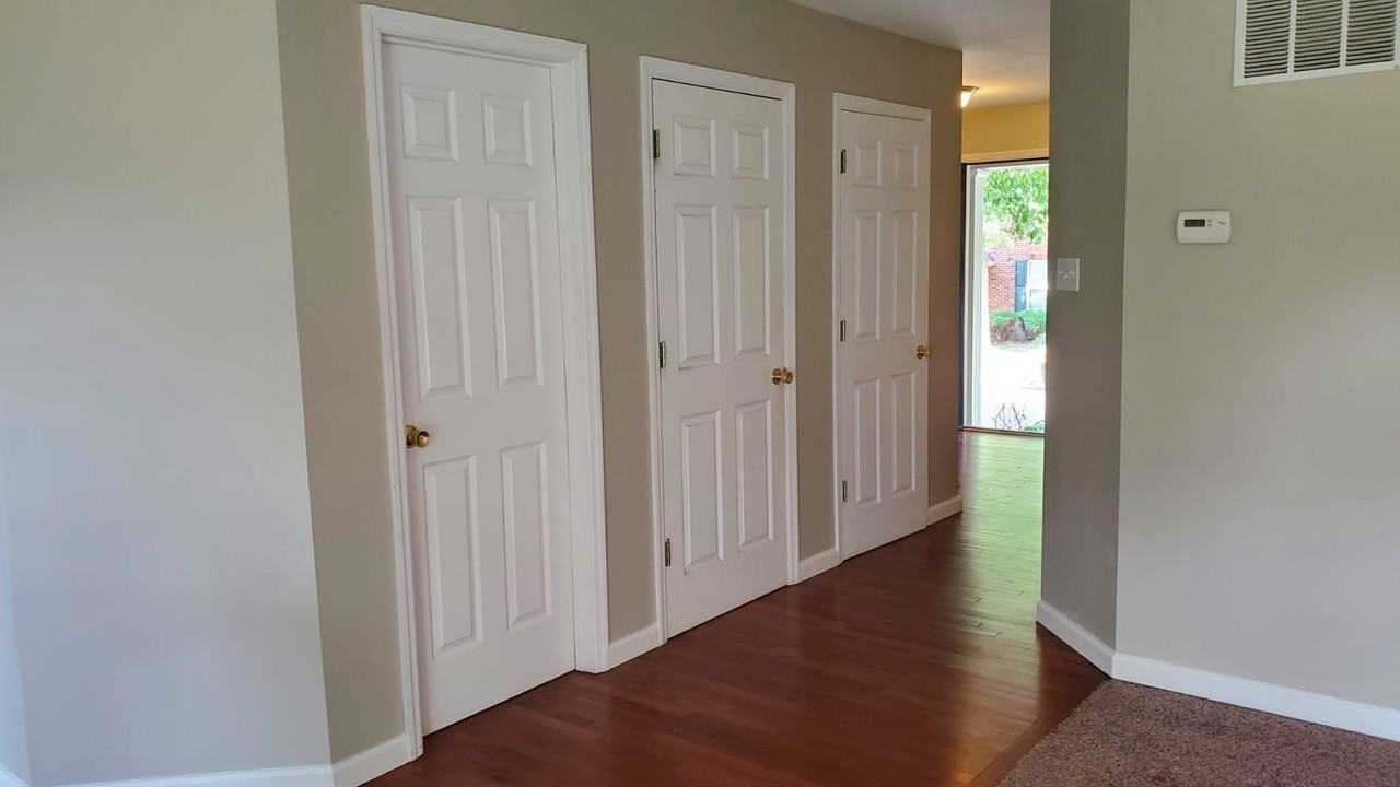 399 Montclair Tower Dr - Photo 3 of 20