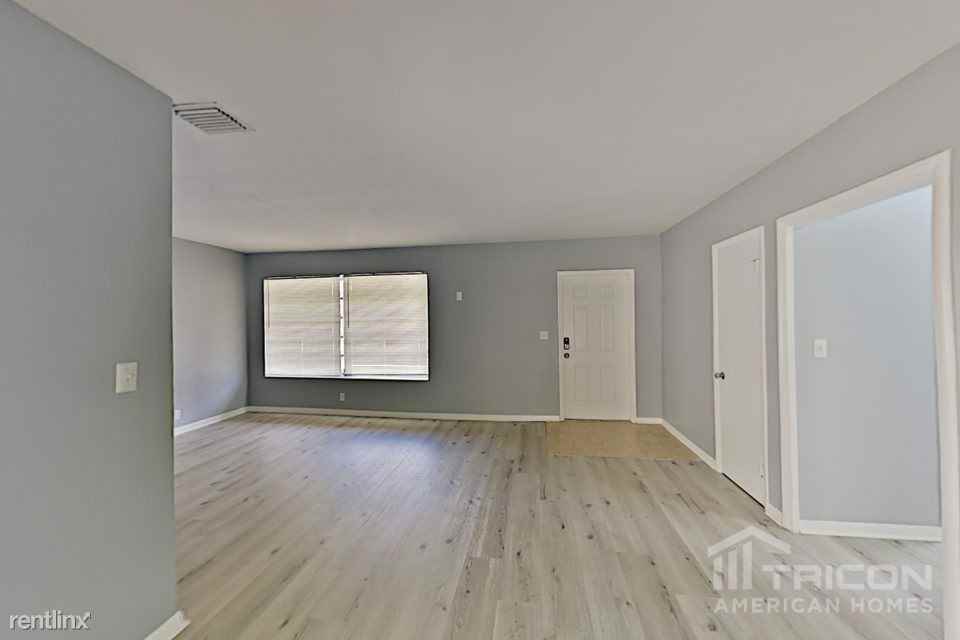 5318 Balsam Ter - Photo 3 of 15