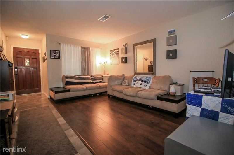 744 Willow St - Photo 3 of 6