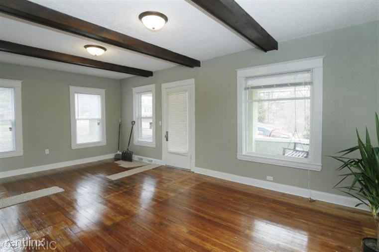 132 S Arlington St - Photo 3 of 12