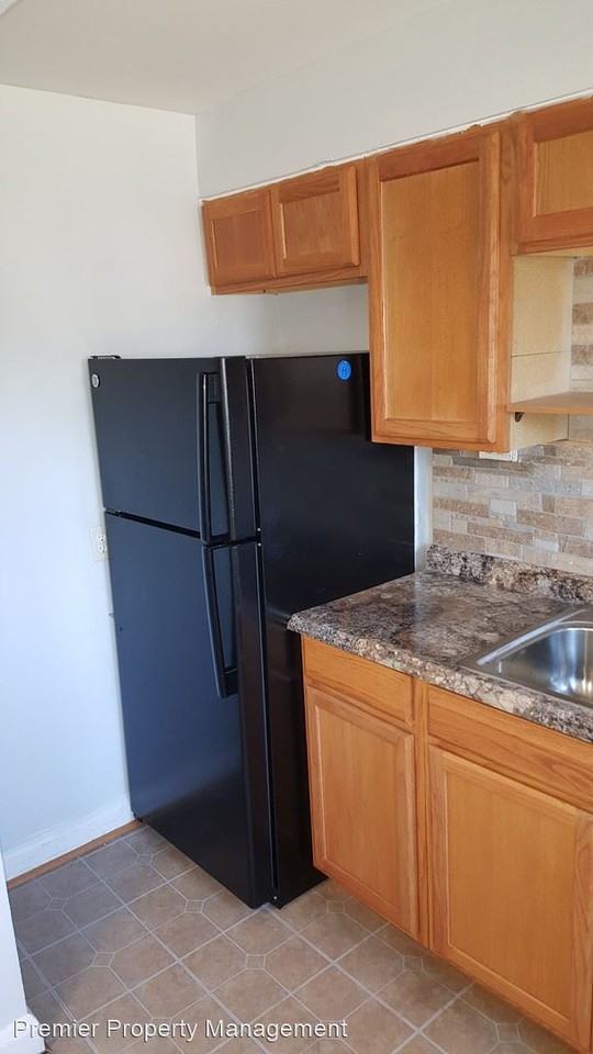 2533 Cecil Ave - Photo 3 of 12