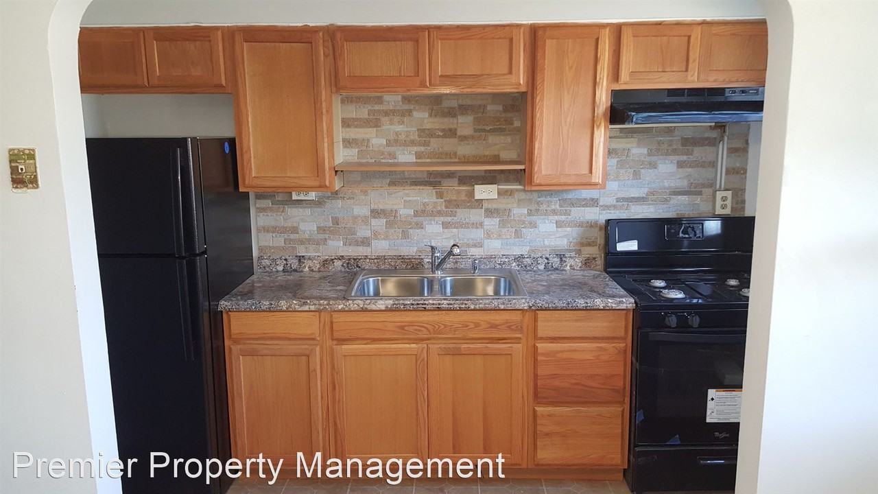 2533 Cecil Ave - Photo 2 of 12