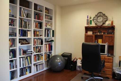 2312 Potomac Ave - Photo 3 of 35