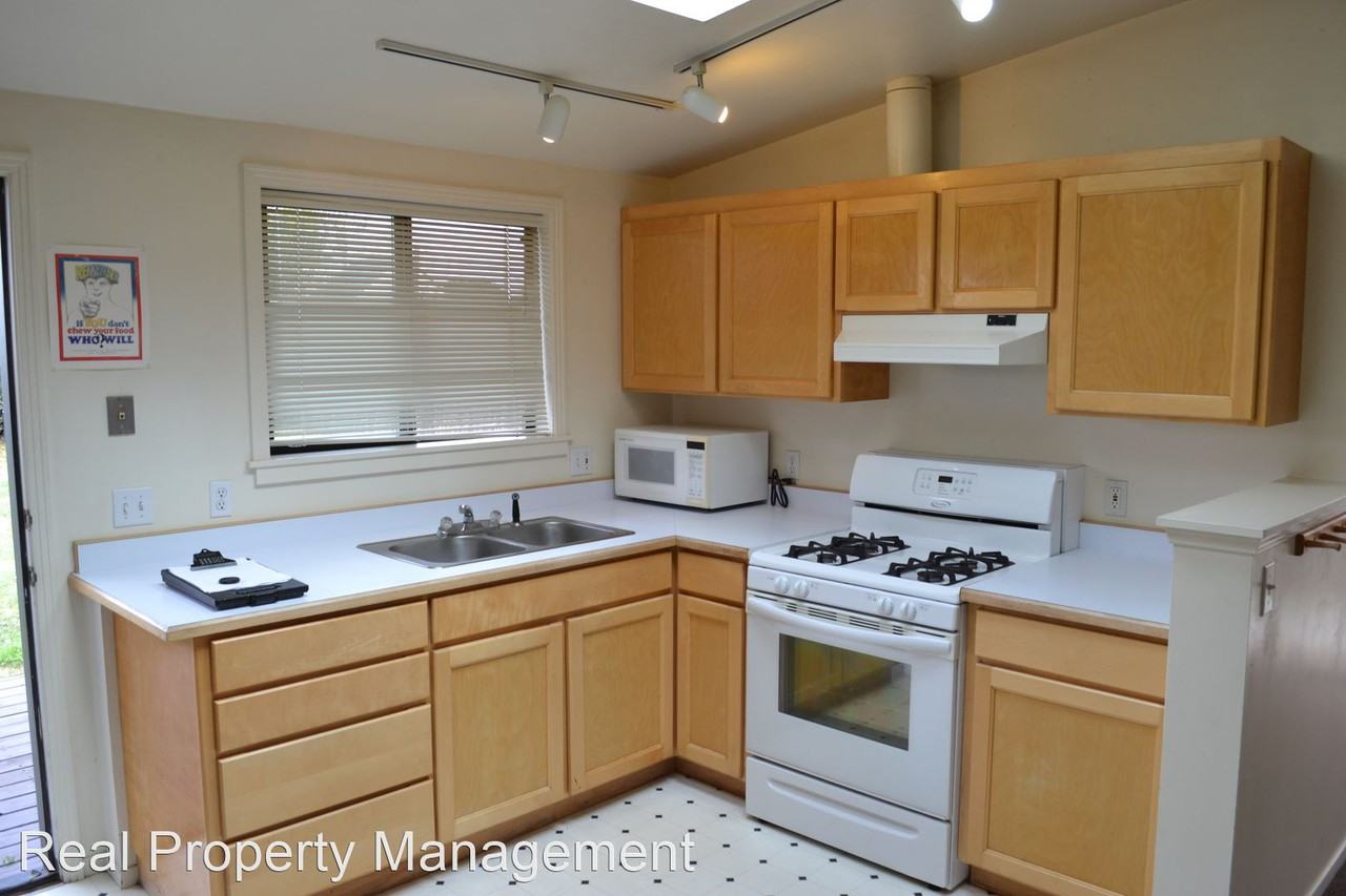 2675 Susan Street - Photo 2 of 7