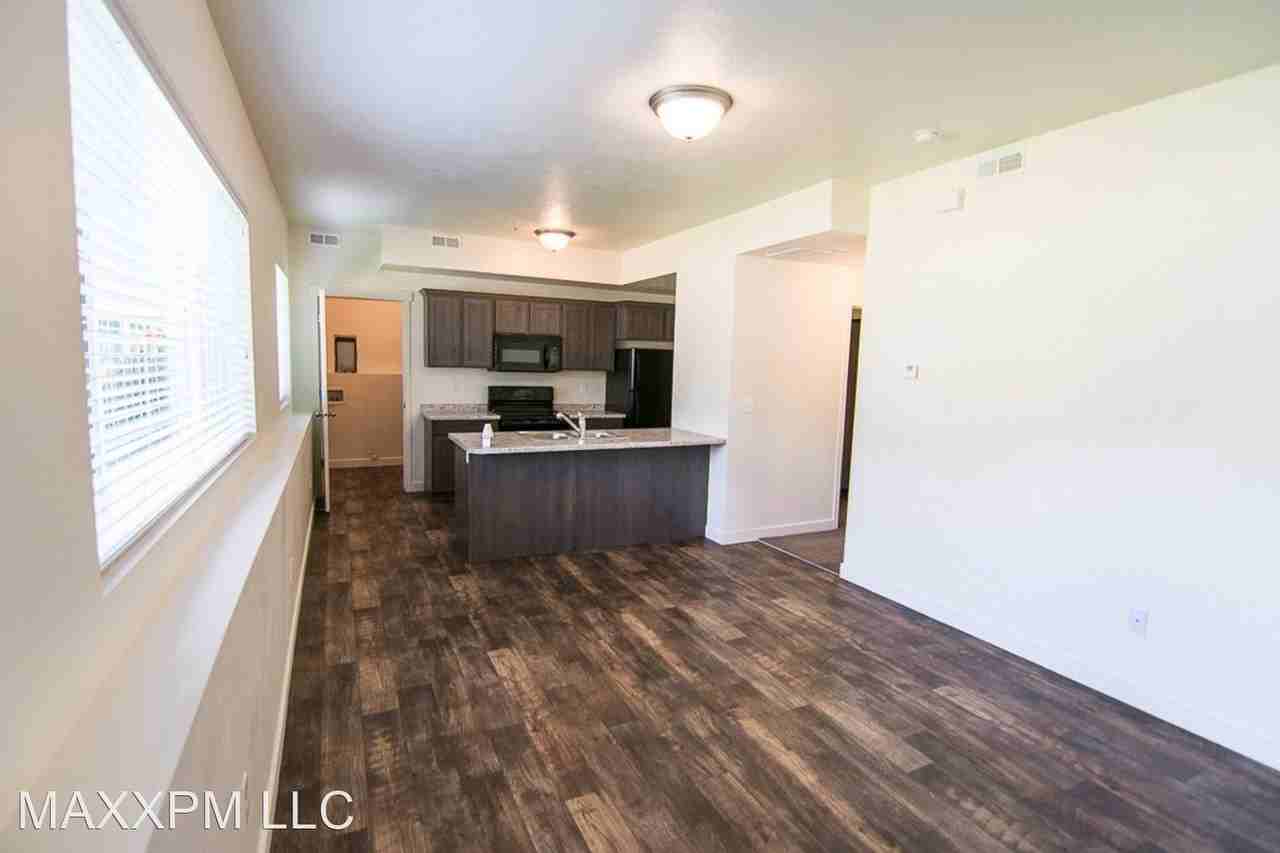 662 W Meadow Dr #202