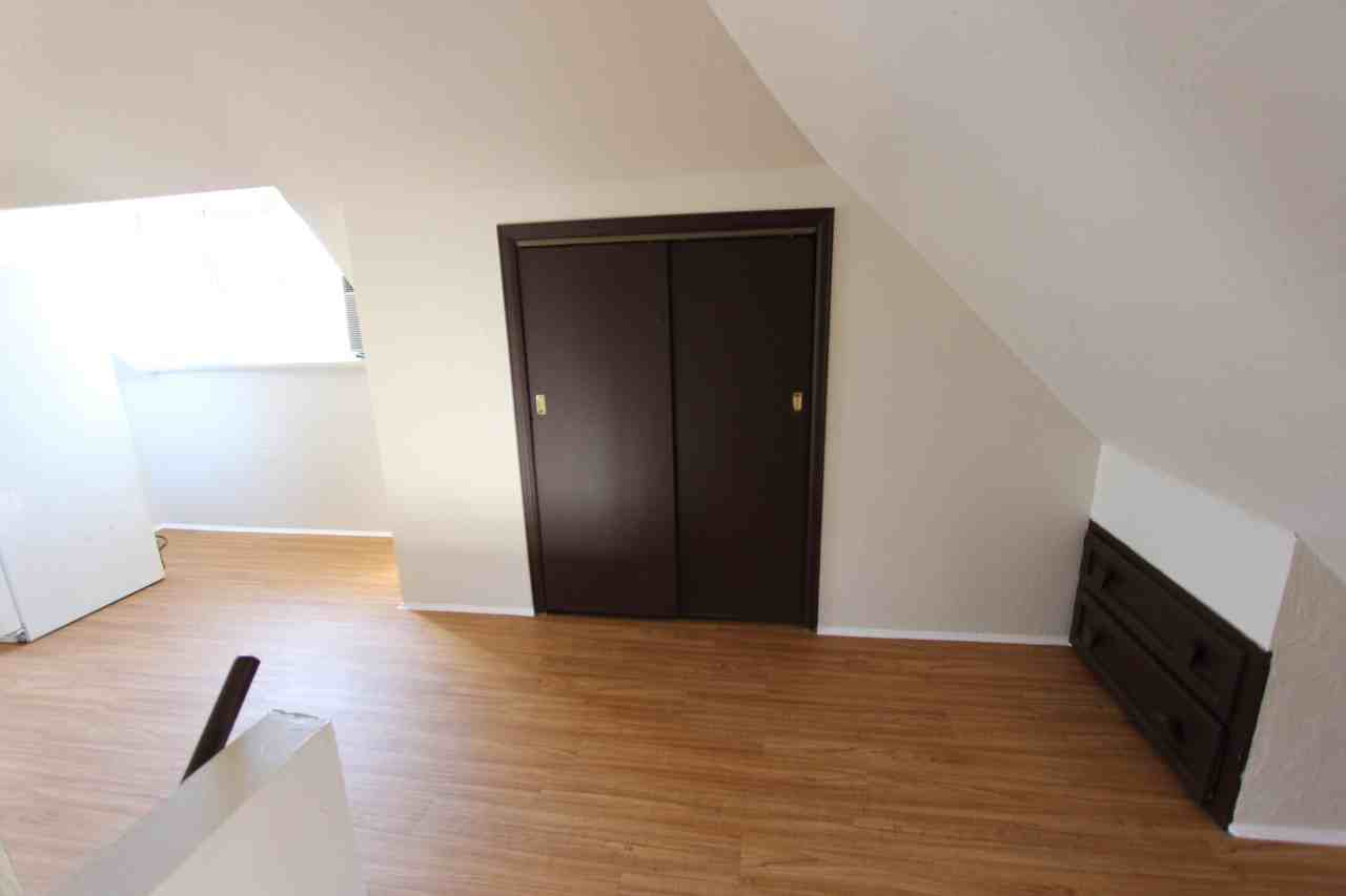 1011 Rood Ave - Photo 2 of 7