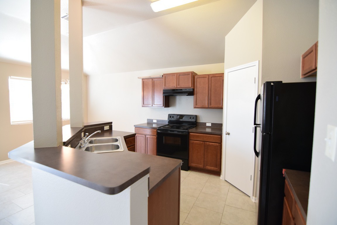 1019 Abbey Rdg - Photo 4 of 17