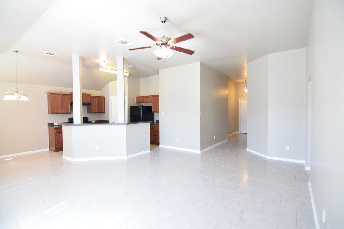 1019 Abbey Rdg - Photo 5 of 17