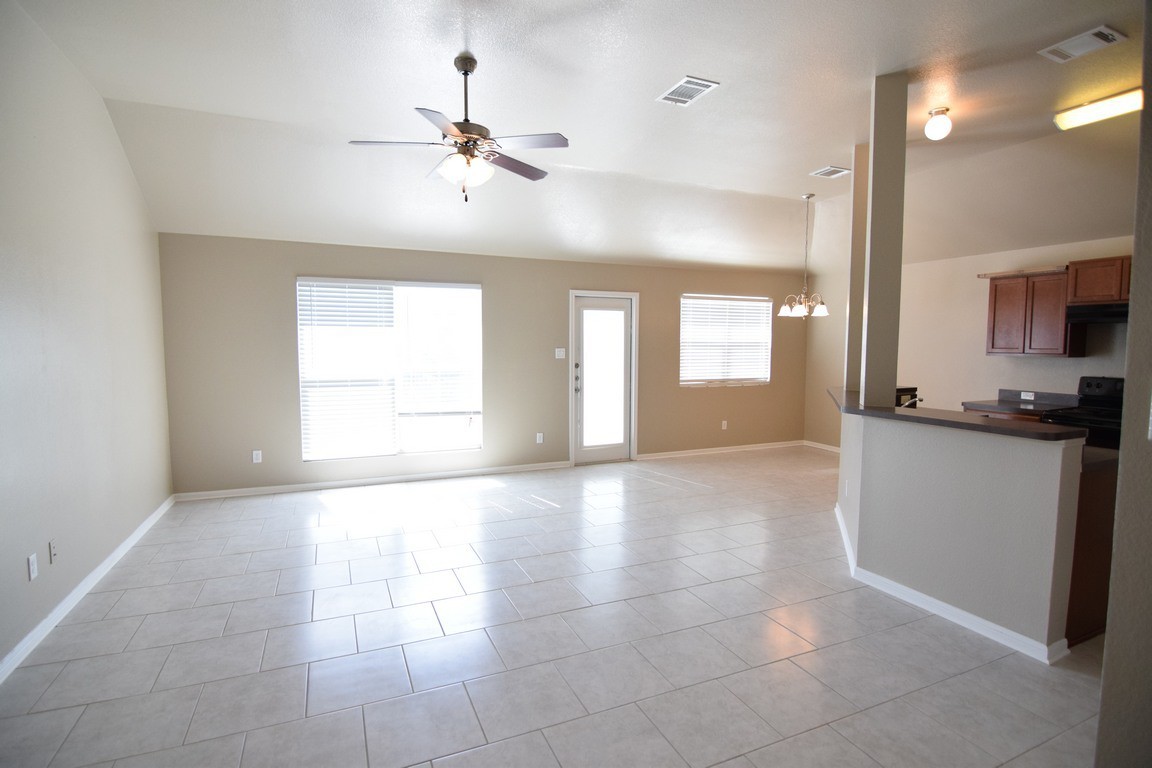 1019 Abbey Rdg - Photo 6 of 17