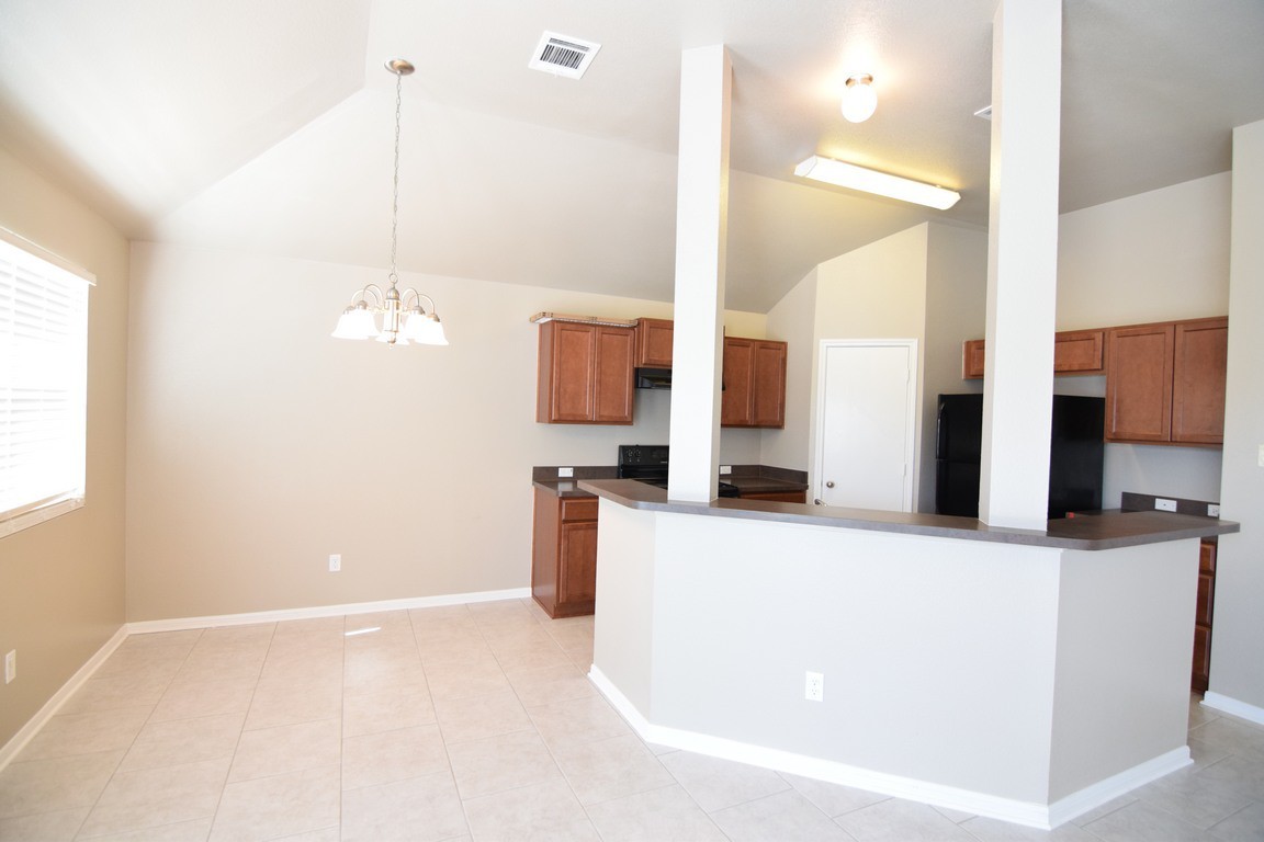 1019 Abbey Rdg - Photo 7 of 17