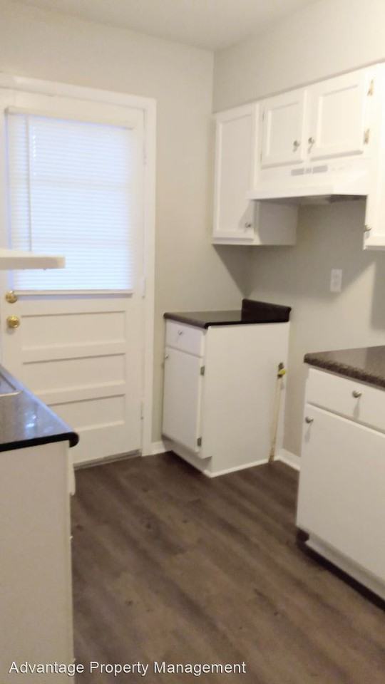 424 Stoneham Rd - Photo 3 of 7