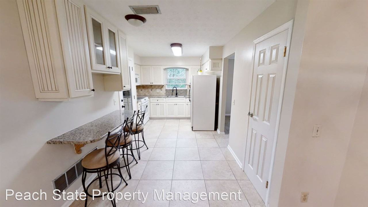 611 Bowles Ct - Photo 2 of 8