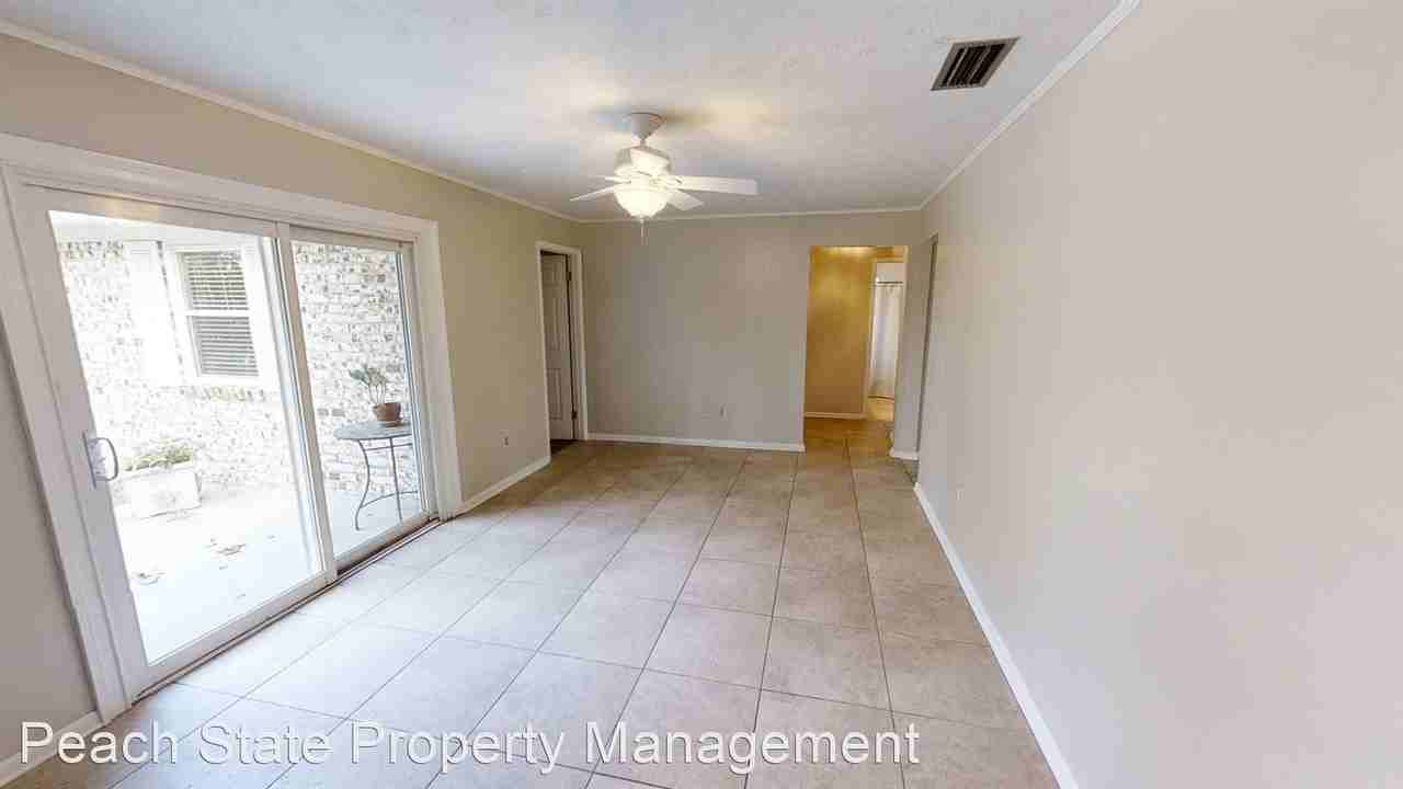 611 Bowles Ct - Photo 3 of 8