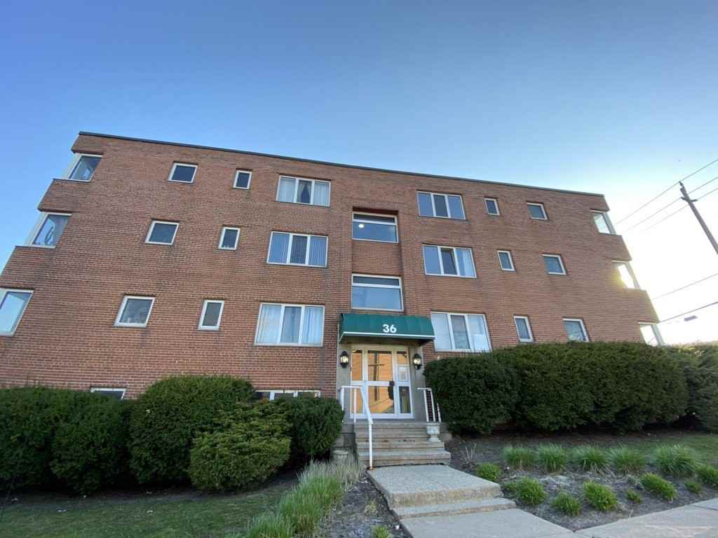 36 Wood Glen Rd - Photo 3 of 25